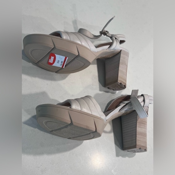 Women's Leslie Ankle‎ Strap Block Heel Sandals 6.5 New $359 - Picture 8 of 9